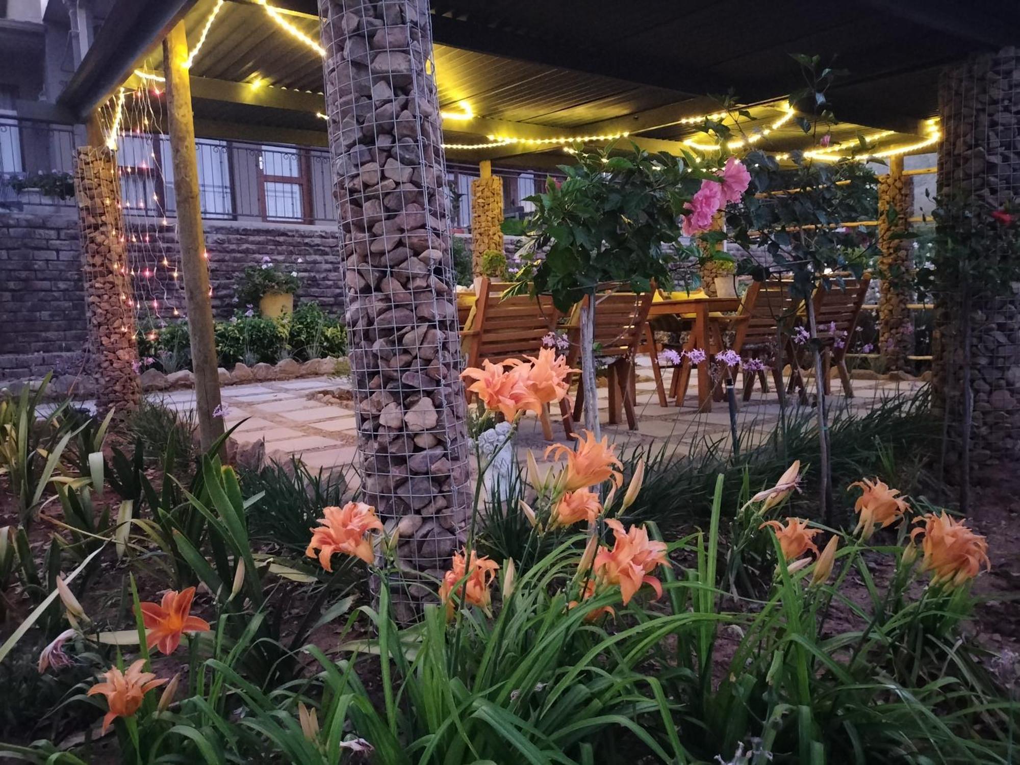 Die Fonteine Country Guesthouse And Glamping Oudtshoorn Exterior photo